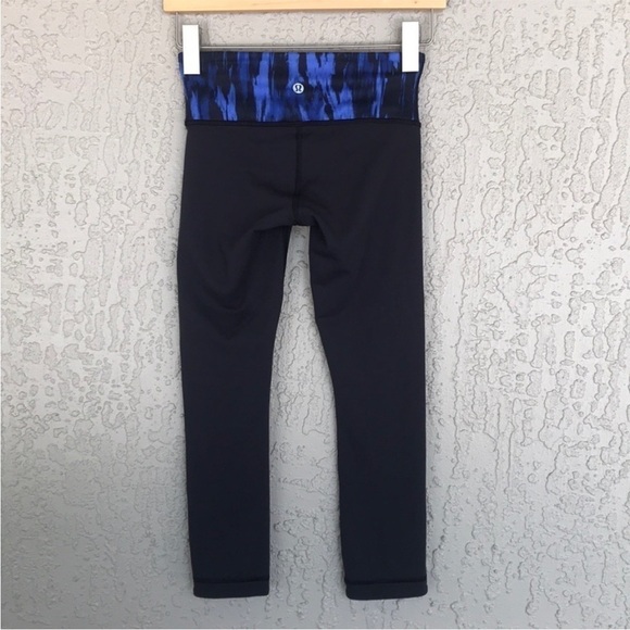 Lululemon Reversible Capri Cropped Legging Pants - Picture 3 of 12